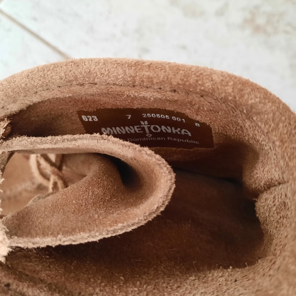 Minnetonka Double Fringe Tramper suede leather Boots - Picture 4 of 4